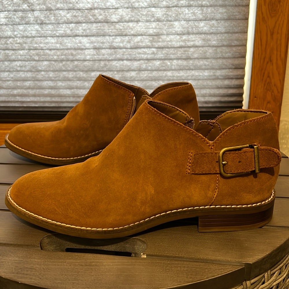 Ultimate comfort Clark’s collection ankle booties 9